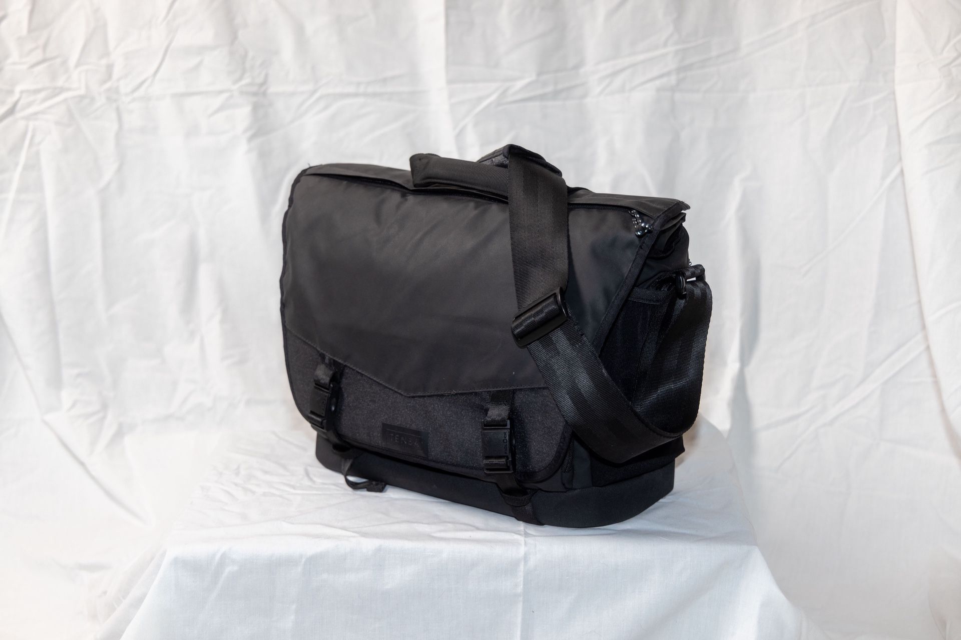 Tenba DNA 13 DSLR Messenger Bag – Like New, Original Owner