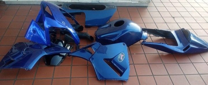 $250$*Like*New*2003"-2004"*Too*2012"**Honda*600*RR*Compl.*Plastic*$250$*