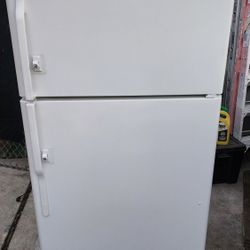 Precioso Refrigerador General Electric Grande 33 Pulgadas De Ancho 21cuft Listo Para Usar Super Limpio $200