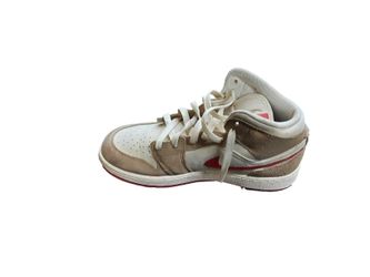 Nike Hj7673-002 Beige / Tan