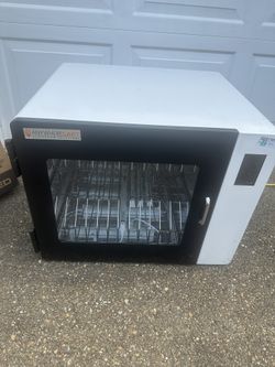 UV Sanitizing Cabinet