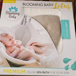 LOTUS Blooming Baby Bath. NEW IN ORIGINAL BOX