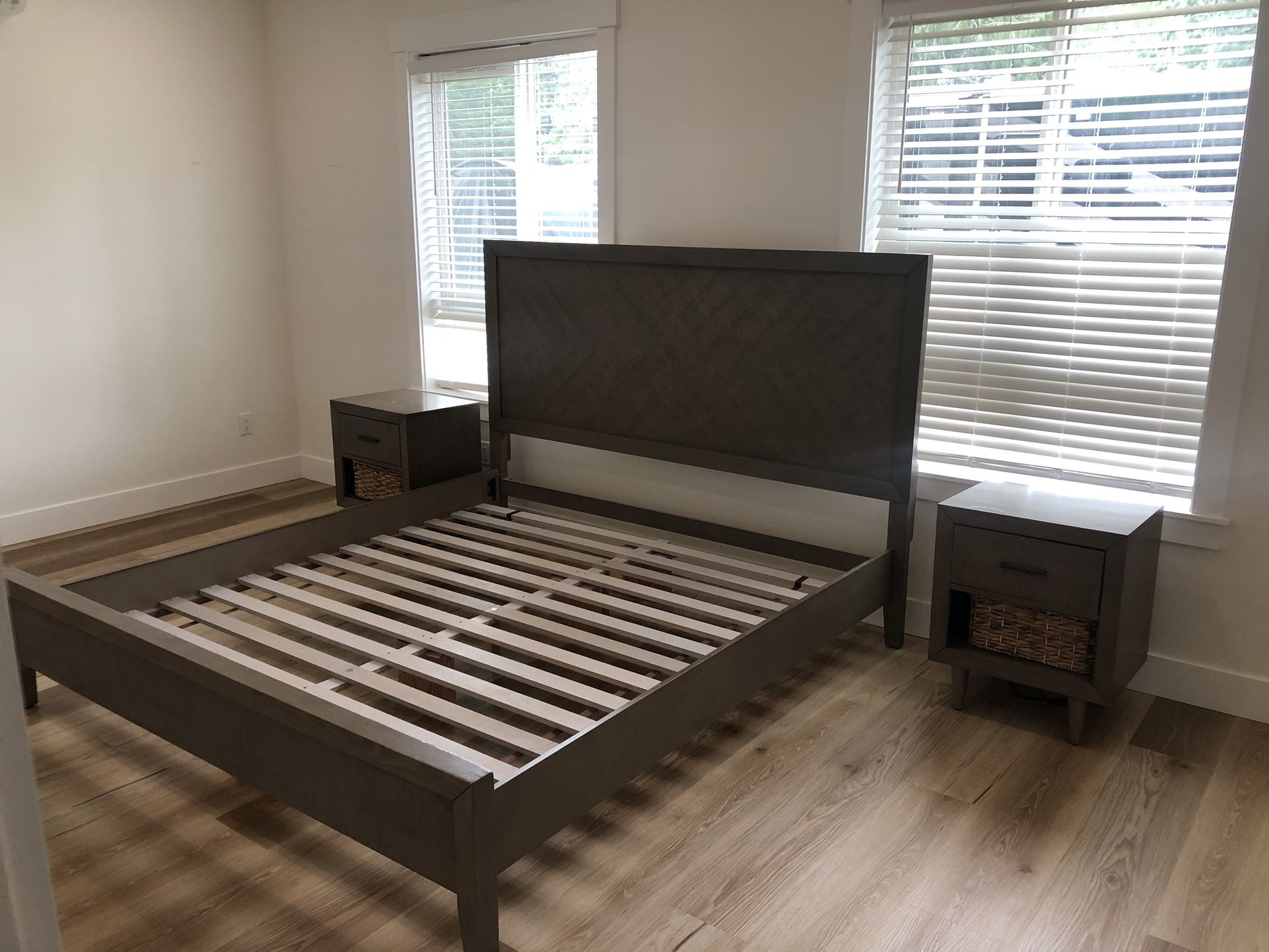 King Size Bed With 2 Night Stand