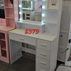 Vanity Table With Mirror Light Bulbs (Brand New)