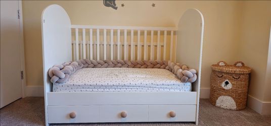 White Baby crib