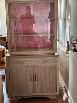 Bookcase/hutch