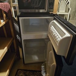 College Room Cooler/freezer Microwave 