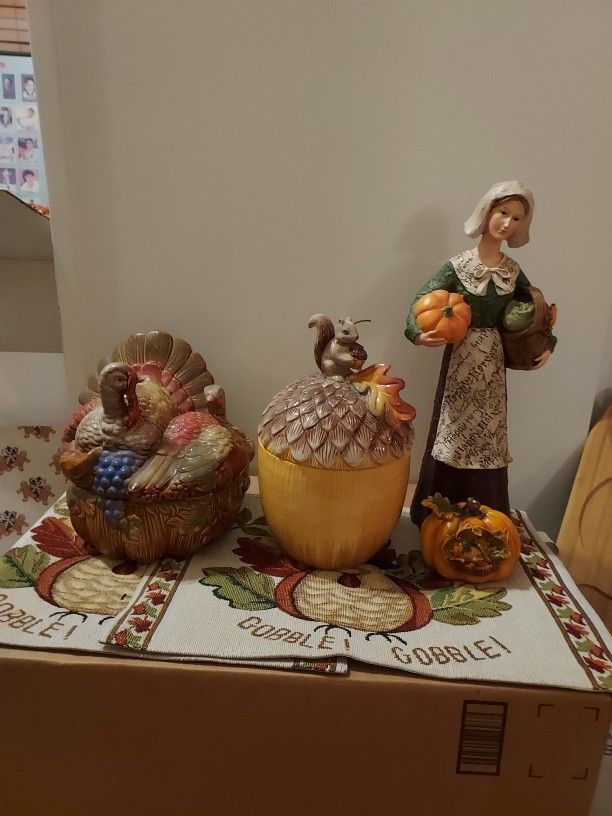 LARGE TURKEY BOWEL AND COOKIE JAR PLUS HOLIDAY WOMAN AND PUMPKIN