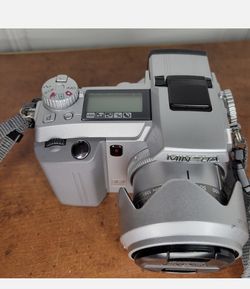 Konica Minolta DiMAGE 5 3.3MP Digital Camera