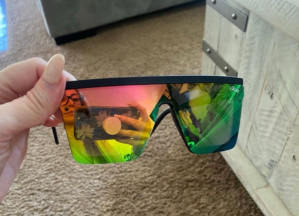 RARE/NEW• NWT Quay “HINDSIGHT” Matteblk/rnbw Sunglasses  display picture 2