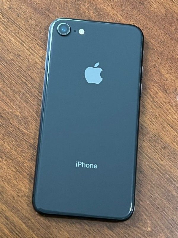 iPhone 8 , Unlocked for all Company Carrier , Excellent Condition Like New