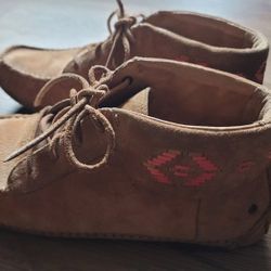 UGG Sz 9.5  Chestnut Suede Moccasin Ankle Boot
