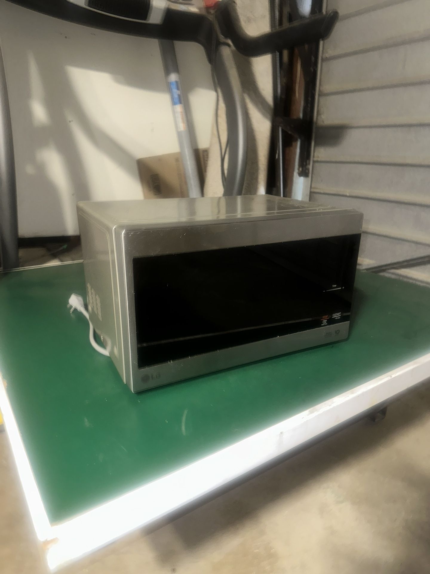 LG Countertop microwave