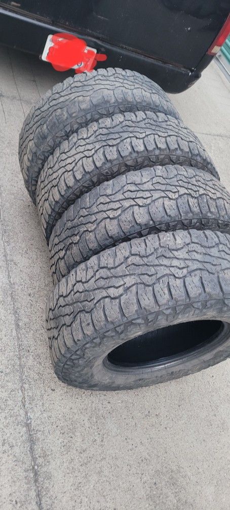Tires 275/70/16 Good&Year