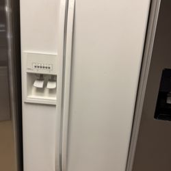 Whirlpool 33” Side By Side Refrigerator 