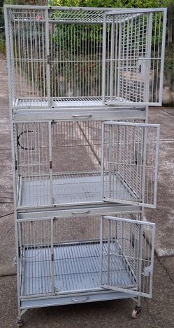 large parrot 🦜 cage, splits into 3 levels