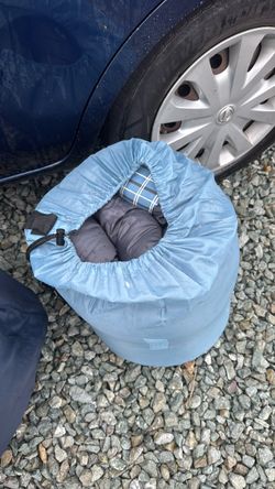 Inflatable camping pad