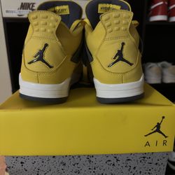 Jordan 4 Lightning 