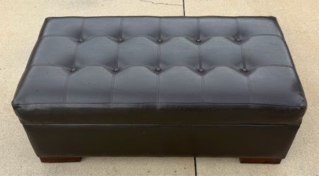 Ottoman w/ Storage