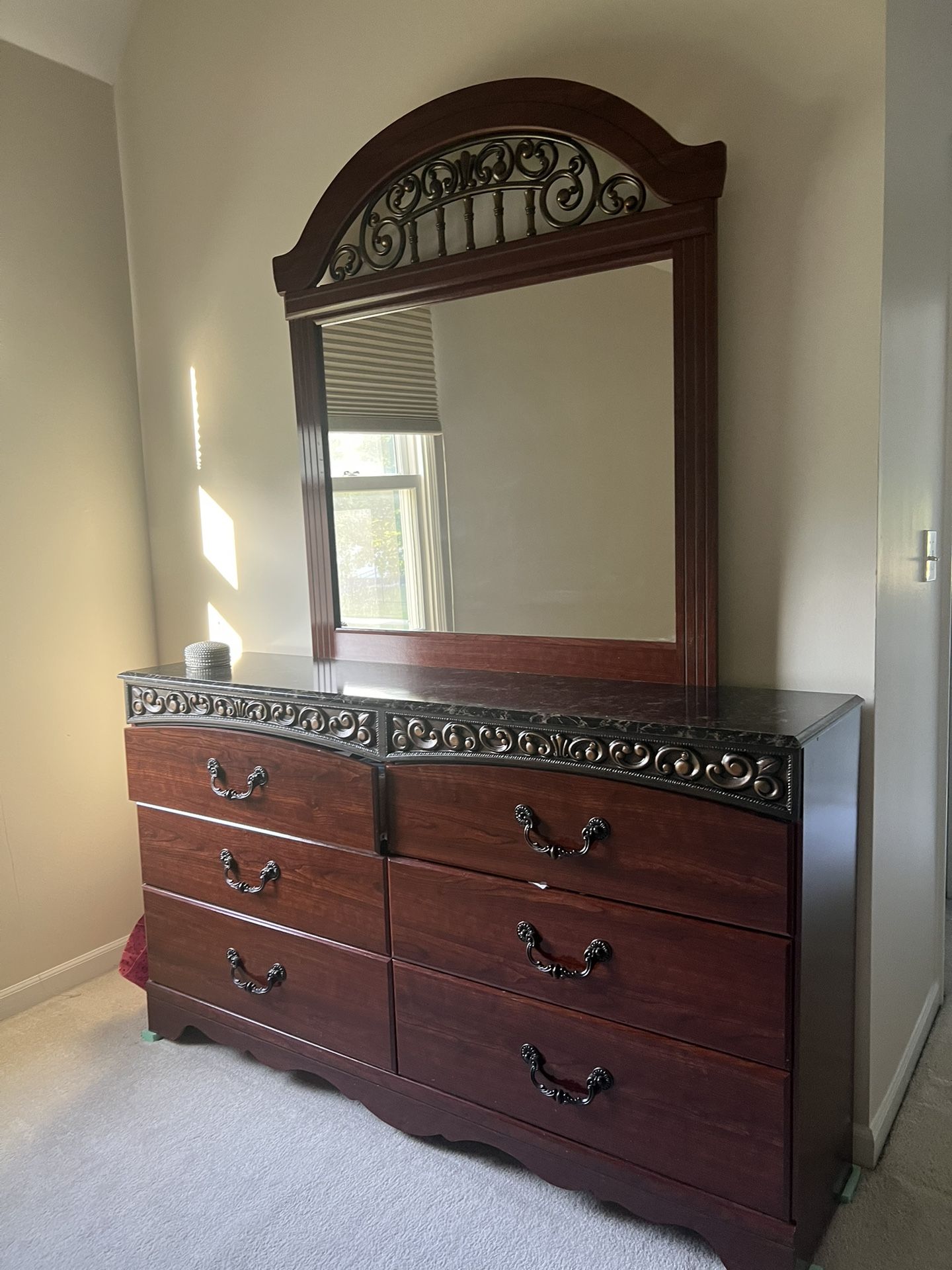 Dresser With Mirror