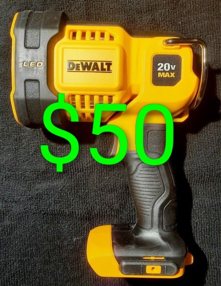 DeWalt Jobsite Spotlight(1500 Lumens)