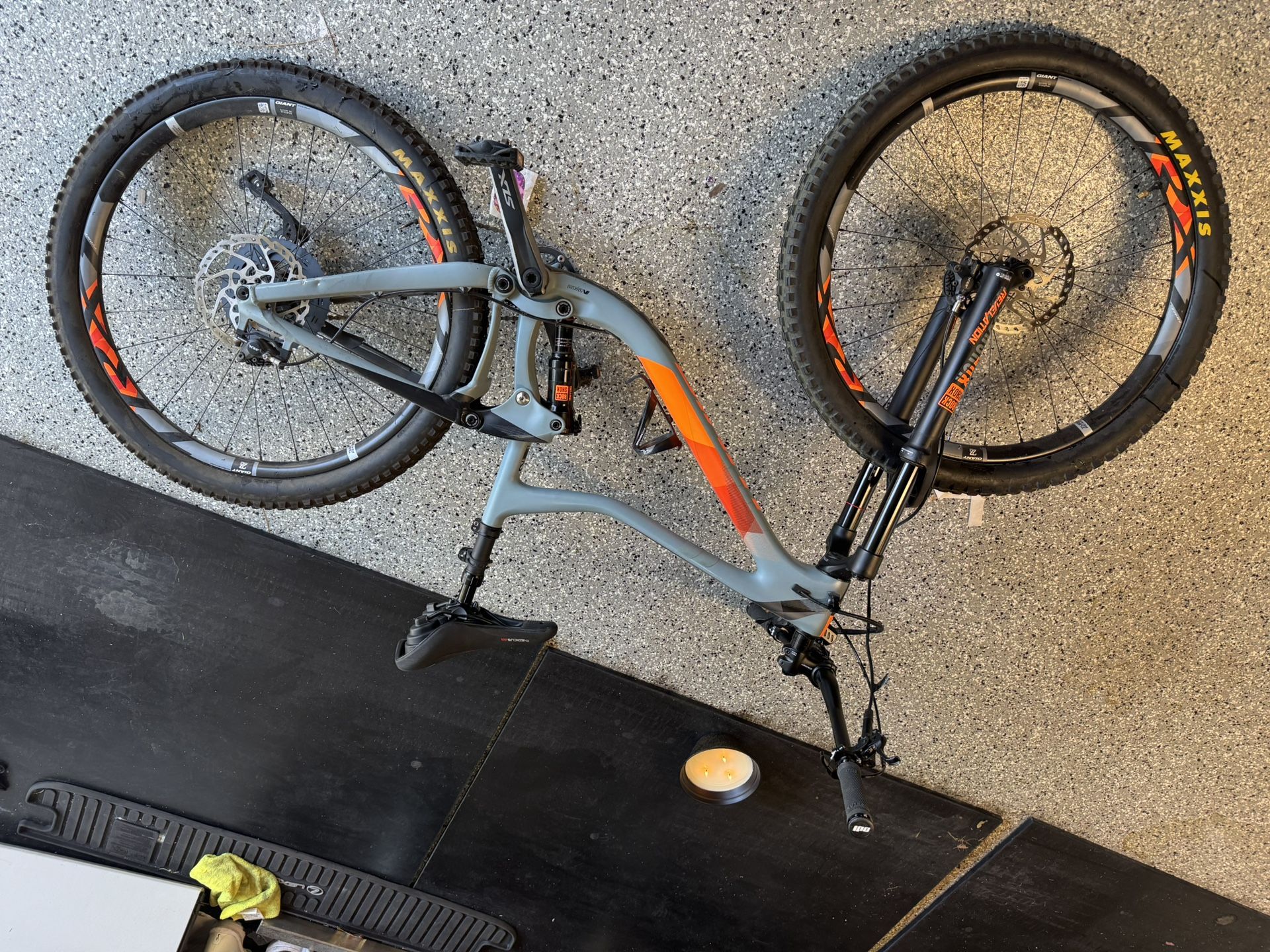 GIANT TRANCE ADVANCED 2 (2018) CARBON ALL MOUNTAIN BIKE 650B