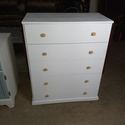 WHITE DRESSER ,  5 DRAWERS