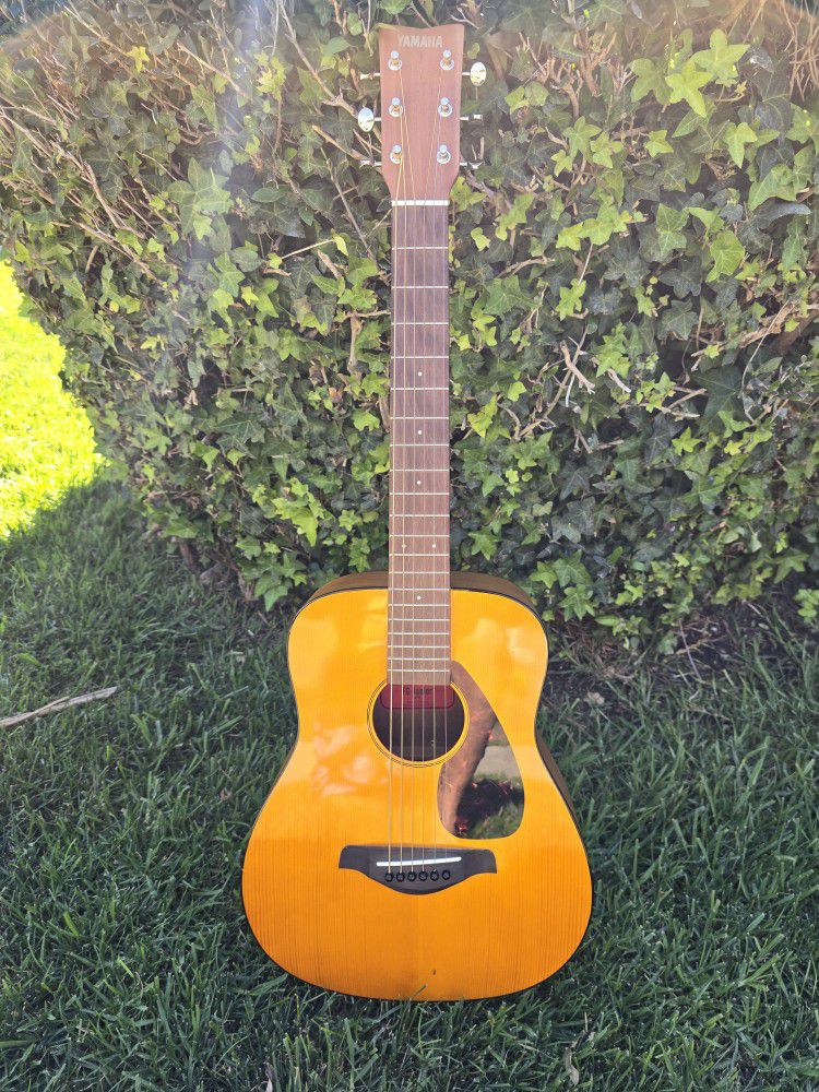 Yamaha Fg Junior Acoustic Guitar