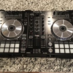 Pioneer DDJ-SR2 dj Controller