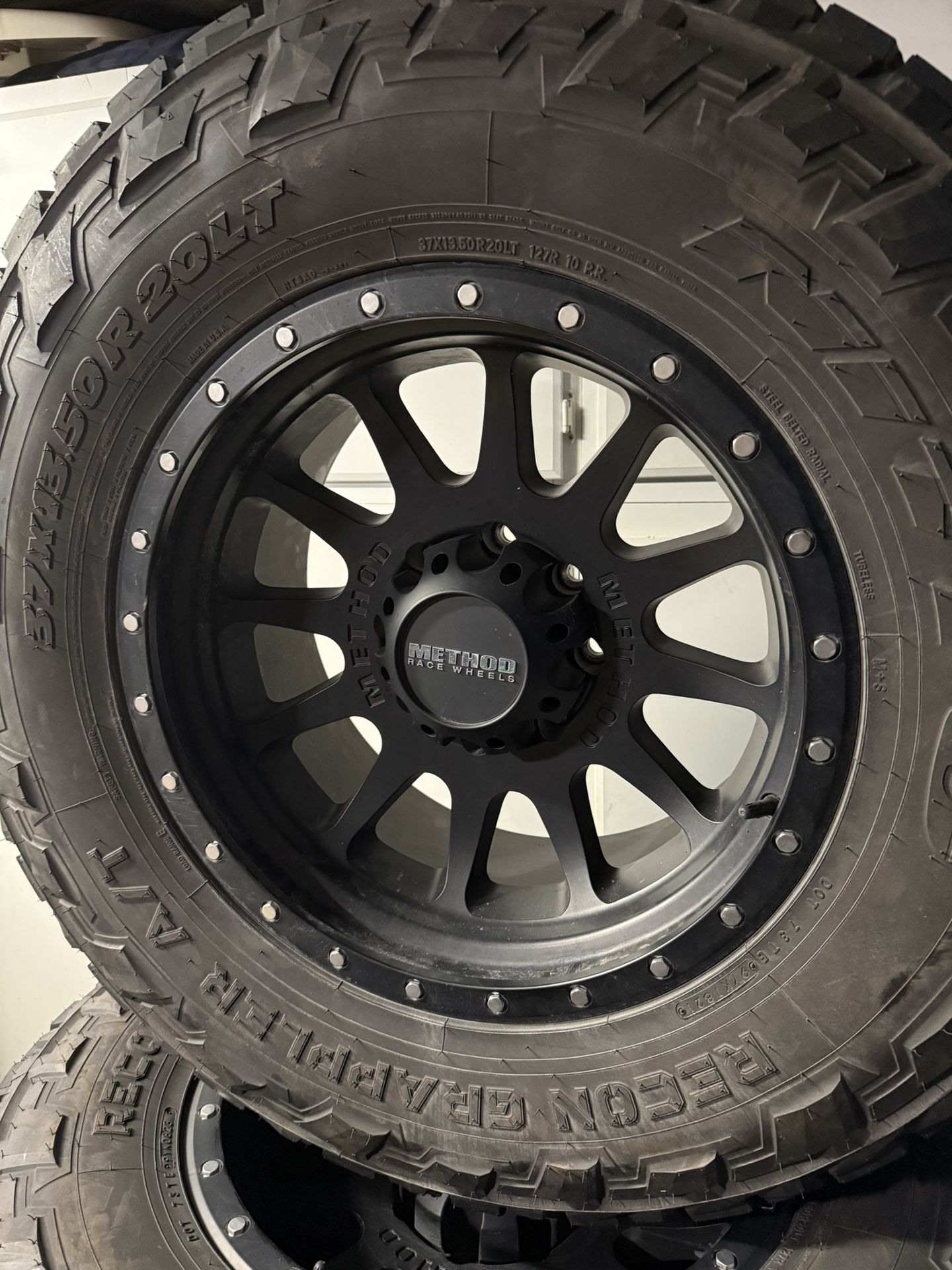 37in Nitto Recon Grappler on 20in Methods
