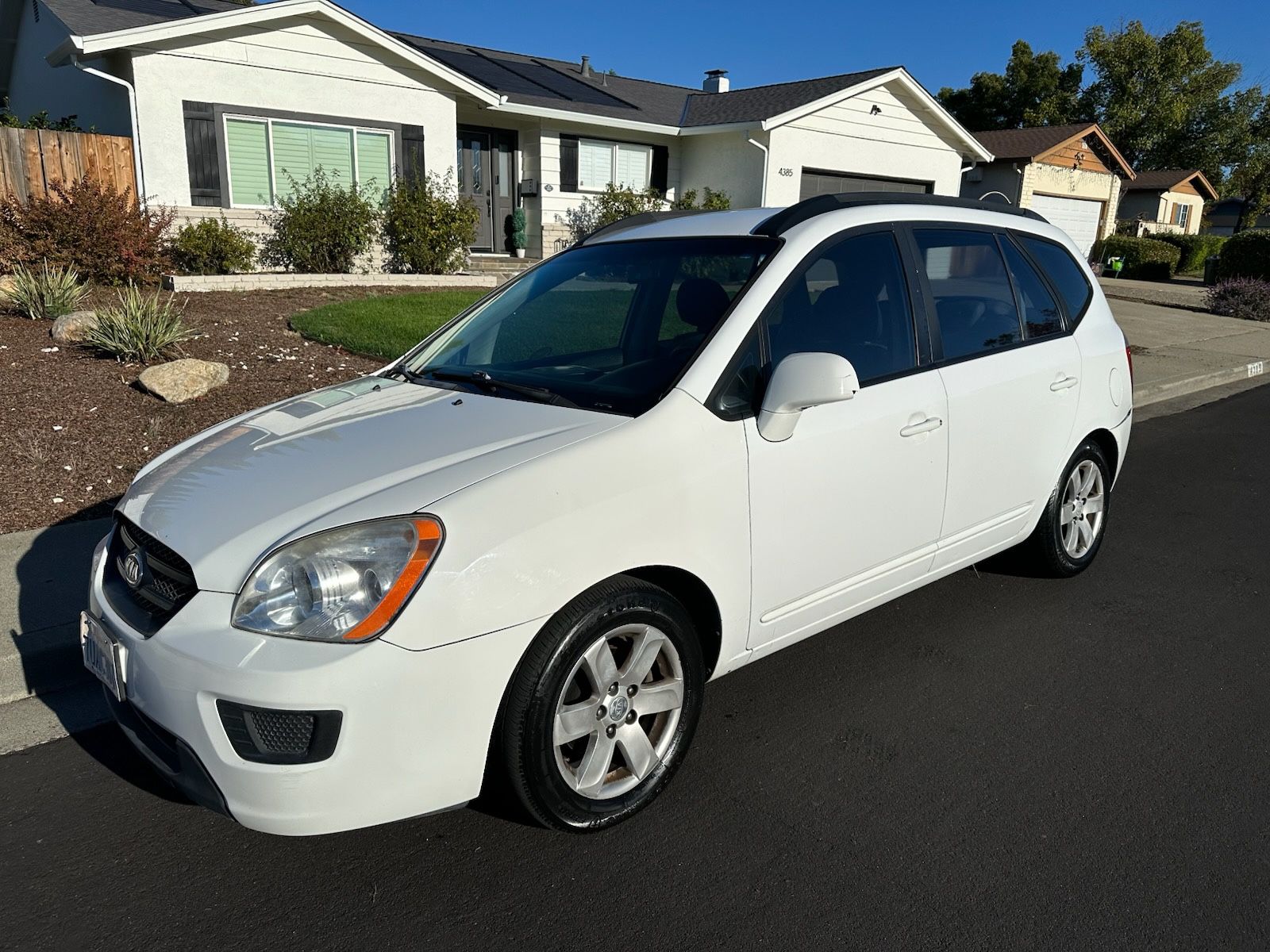 2008 KIA Rondo