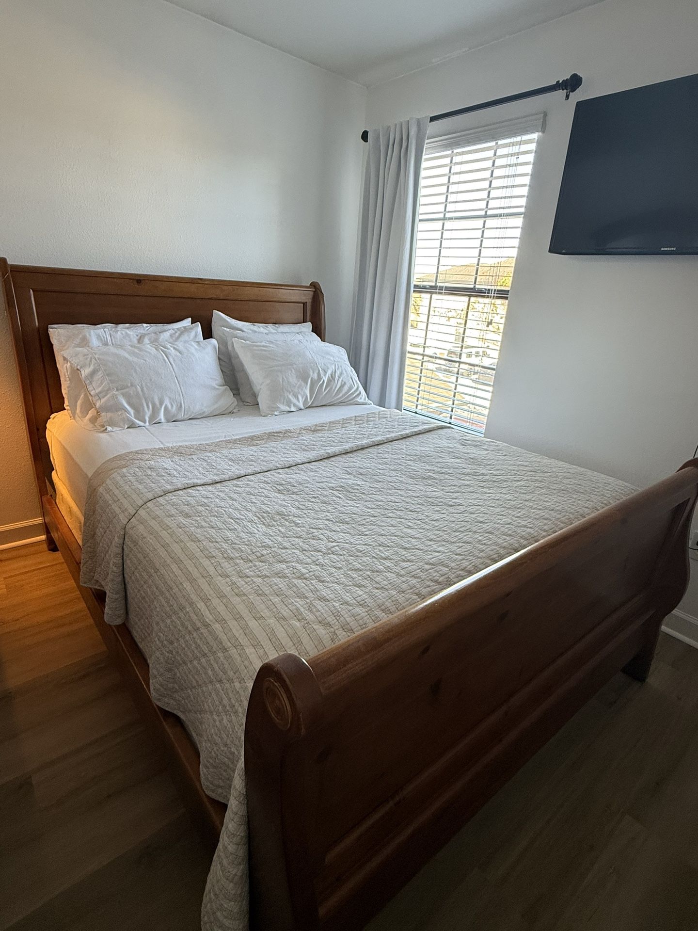 Real Wood Queen Bed Frame With Mattress 