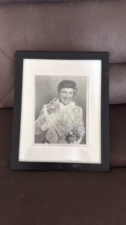 🎹 Liberace Signed Autographed 8x10 Black & White Photo — Framed