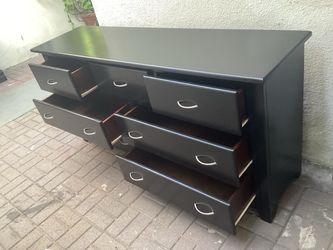 7  DRAWERS DRESSER