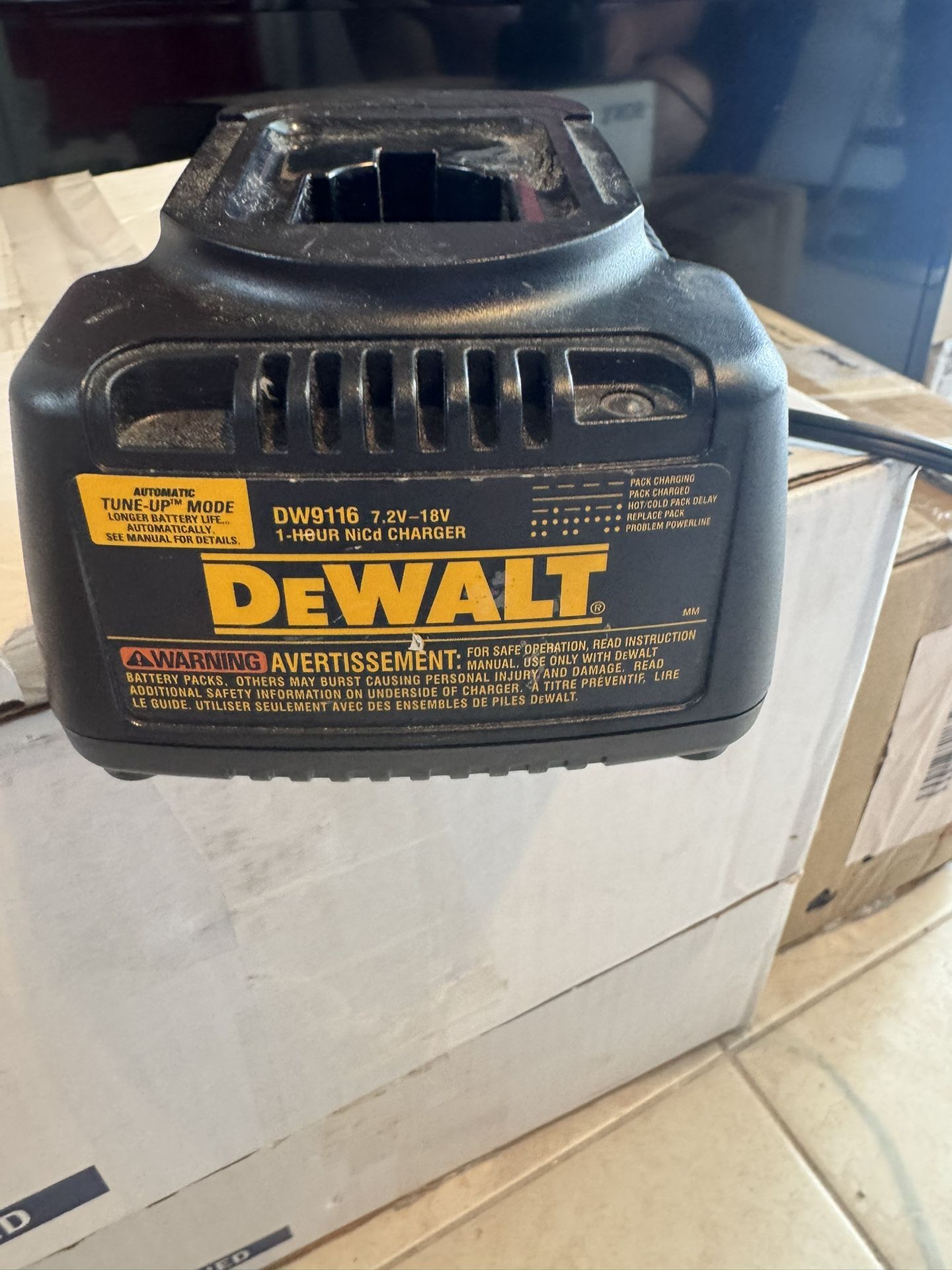 Dewalt 18 V Charger