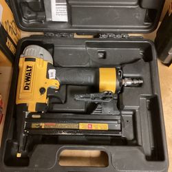 🧰🛠DEWALT Pneumatic 18G 1/4” Crown Stapler-LIGHTLY USED!-$40!🧰🛠