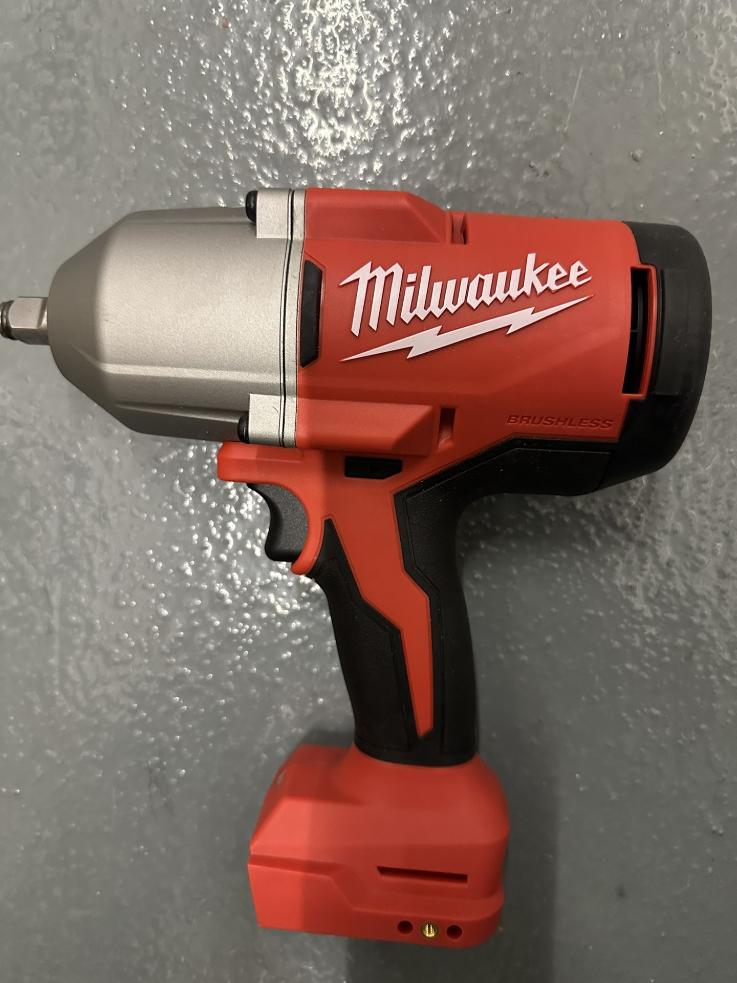 Milwaukee 1/2 High Torque Impact Wrench 