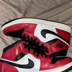 Jordan 1 Mid 