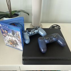 PlayStation 4 PS4 Great Condition , 2 Controllers, One Game