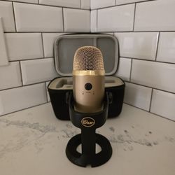 Blue yeti microphone. Gold edition. Podcast