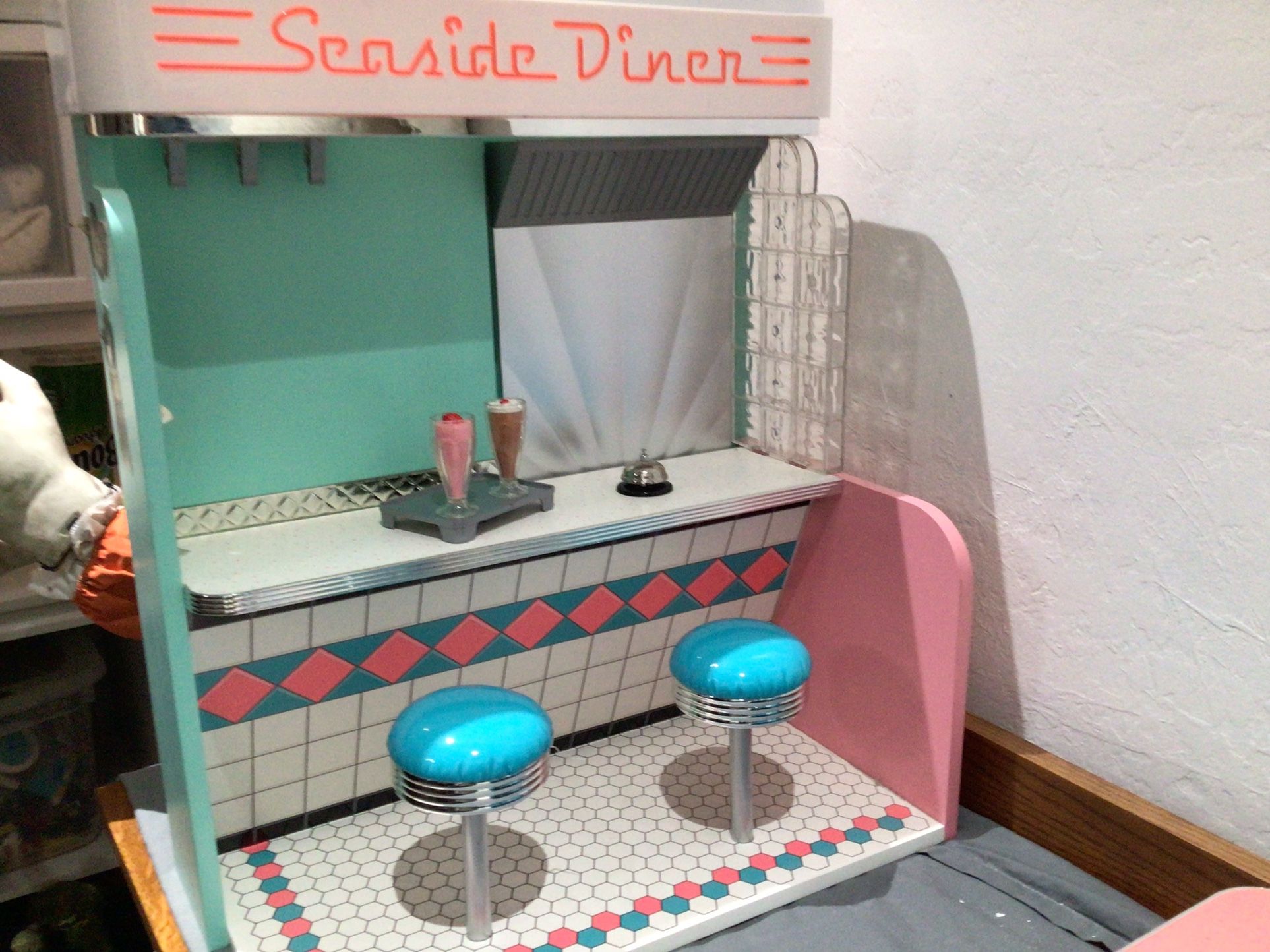 American Girl Maryellen Seaside Diner (retired)