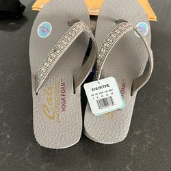Skechers Women’s Cali Yoga Foam size 9