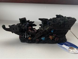 Penn-Plax Deco-Replica Small Split Shipwreck Fish Tank Decor