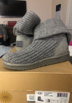 Uggs barely worn size 3