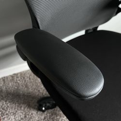 Comfortable office chair with lumbar support
