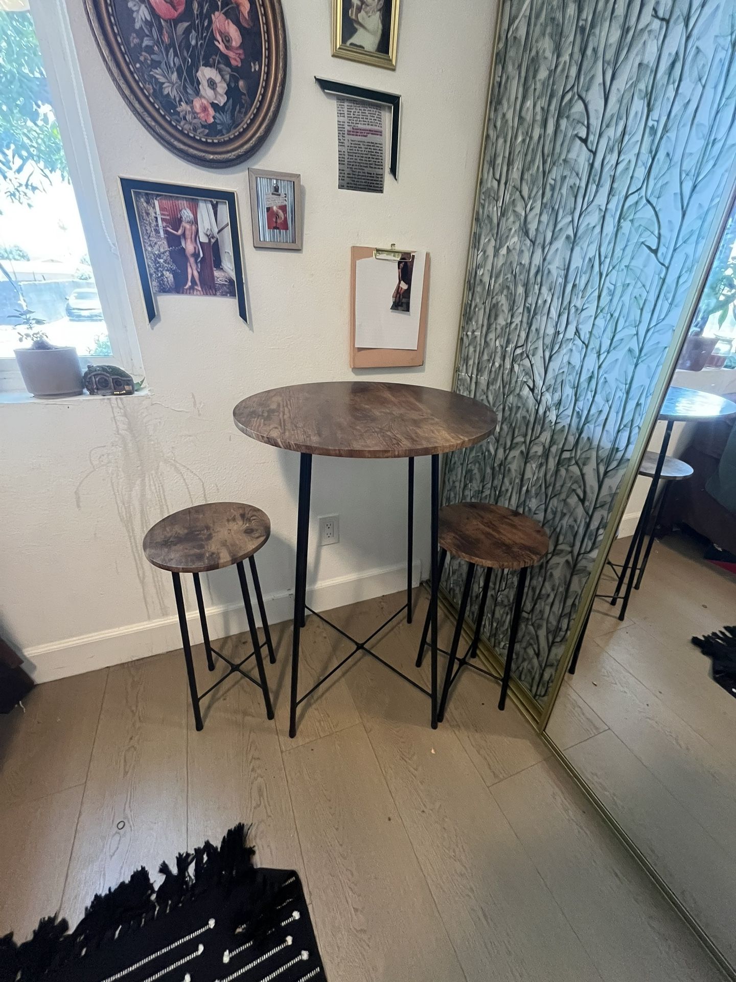 Small Bar Table + 2 stools