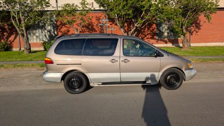 99 Toyota sienna XLE