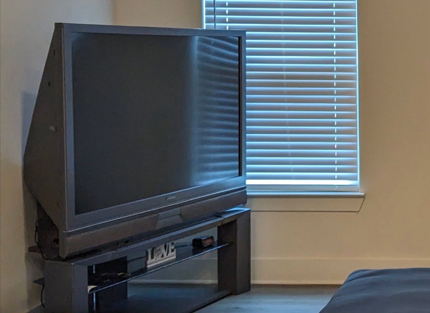 Mitsubishi 65” Projection ( Perfect For Gaming)