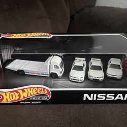 Hot wheels Nissan Garage , White Lighting Chase