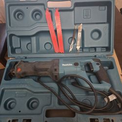 Makita 11 amps Corded Brushed Reciprocating Saw